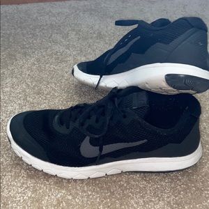Black Nike Women’s Tennis Shoes